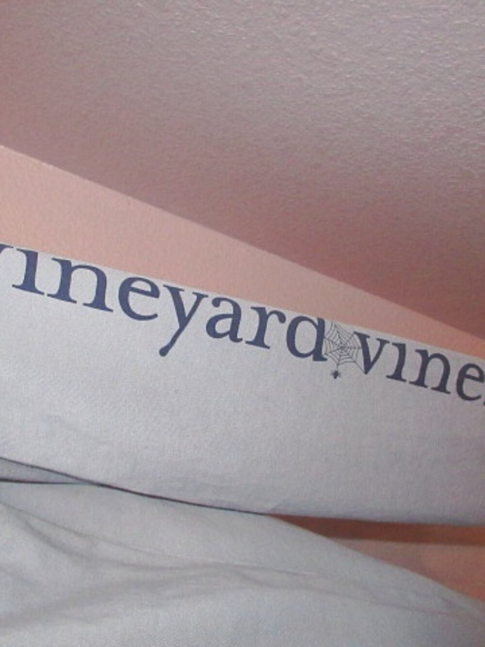 Vineyard Vines Halloween T-Shirt Mens M Vampire Whale Long Sleeves Whimsy Holida - Picture 4 of 7